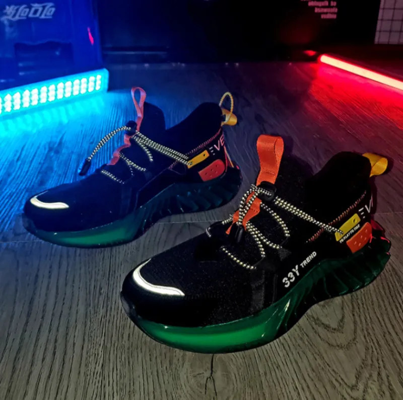 33Y Trend Sneakers