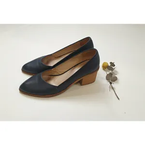 Bul pre-owned navy leather shoes with wooden heels size 38