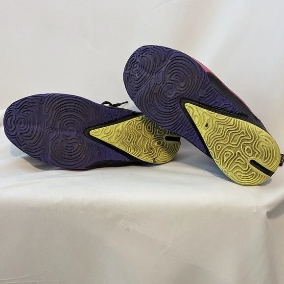 EUC - Nike Zoom Freak 3 Basketball Sneaker (Giannis Shoe) - Big Kid Size 6.5