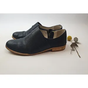 Nancybird black leather shoes with unique and subtle horizontal leather detail size 42