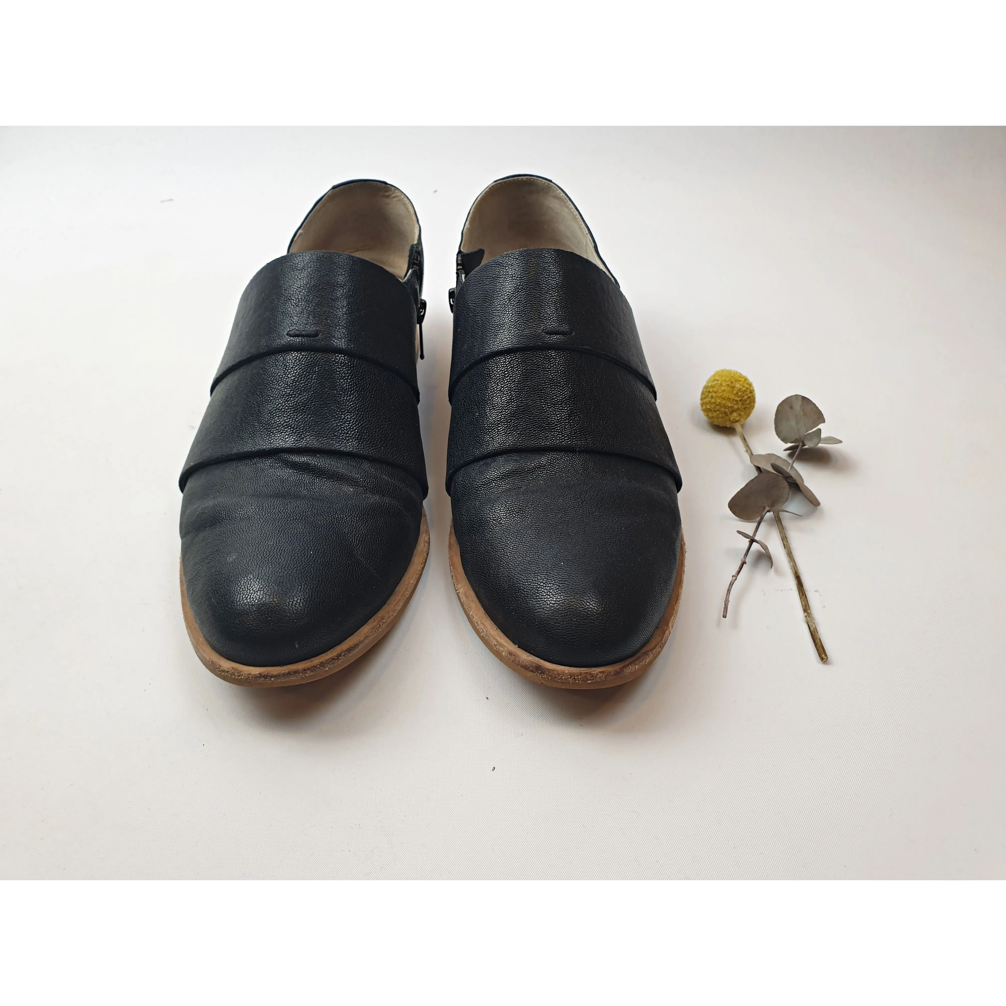 Nancybird black leather shoes with unique and subtle horizontal leather detail size 42