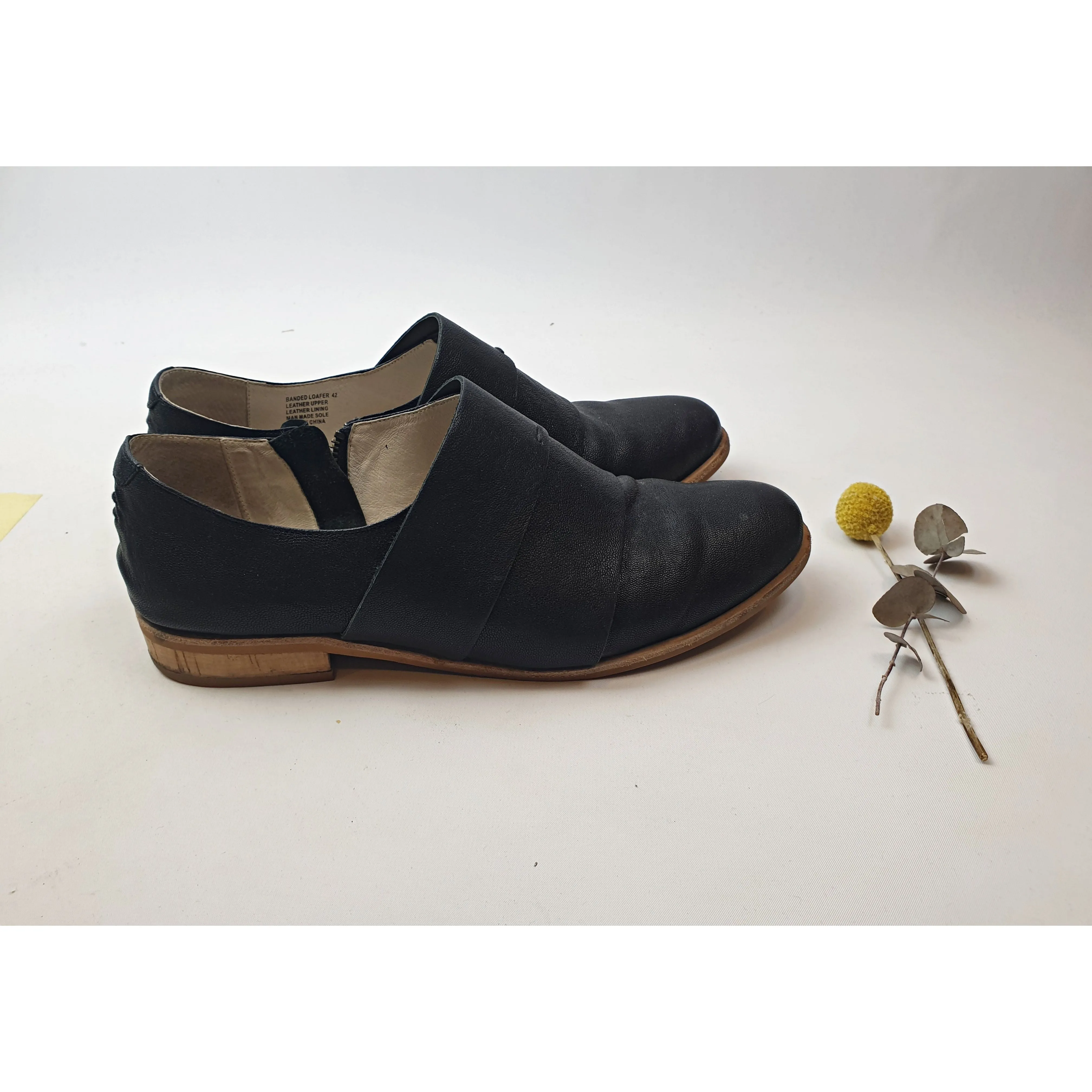 Nancybird black leather shoes with unique and subtle horizontal leather detail size 42