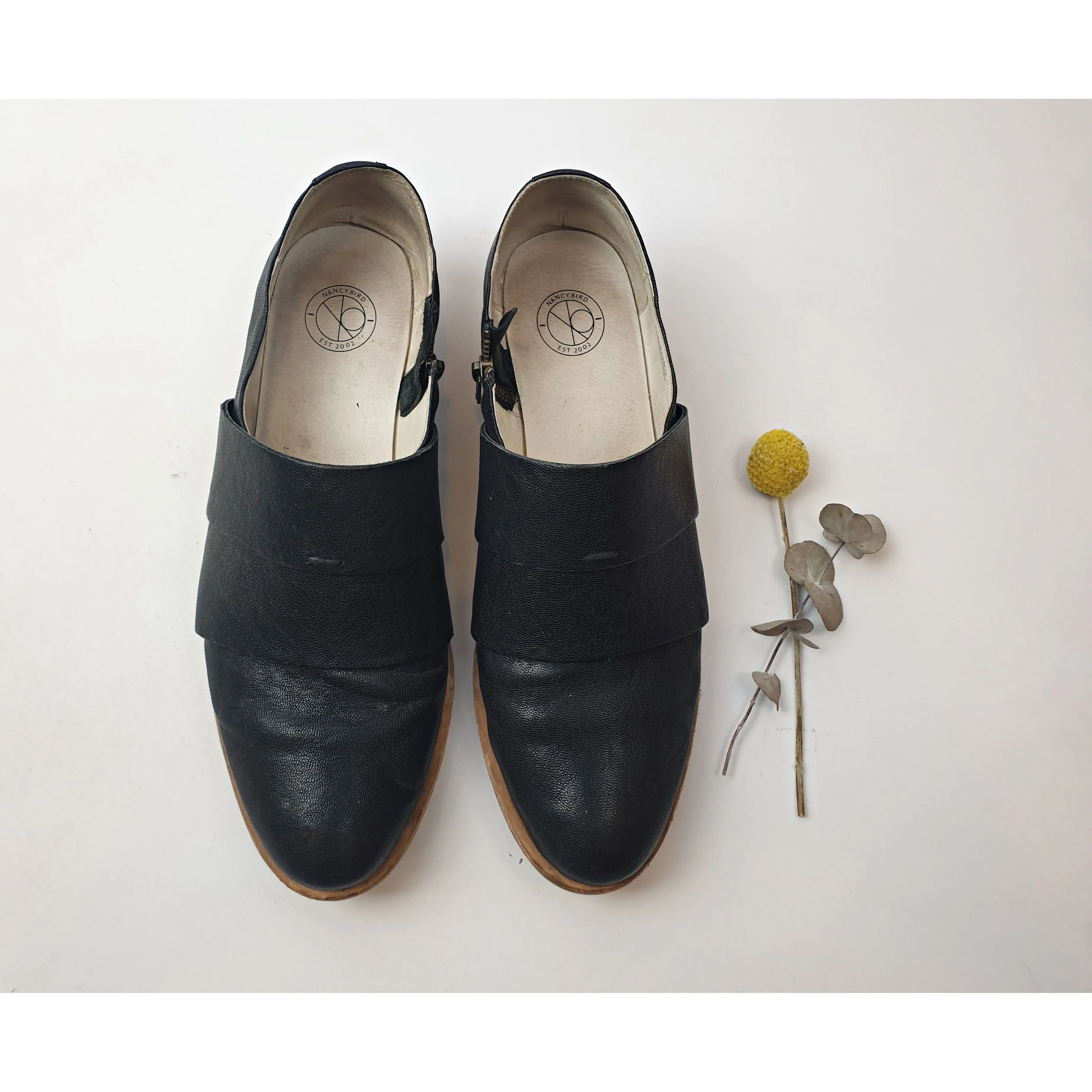 Nancybird black leather shoes with unique and subtle horizontal leather detail size 42