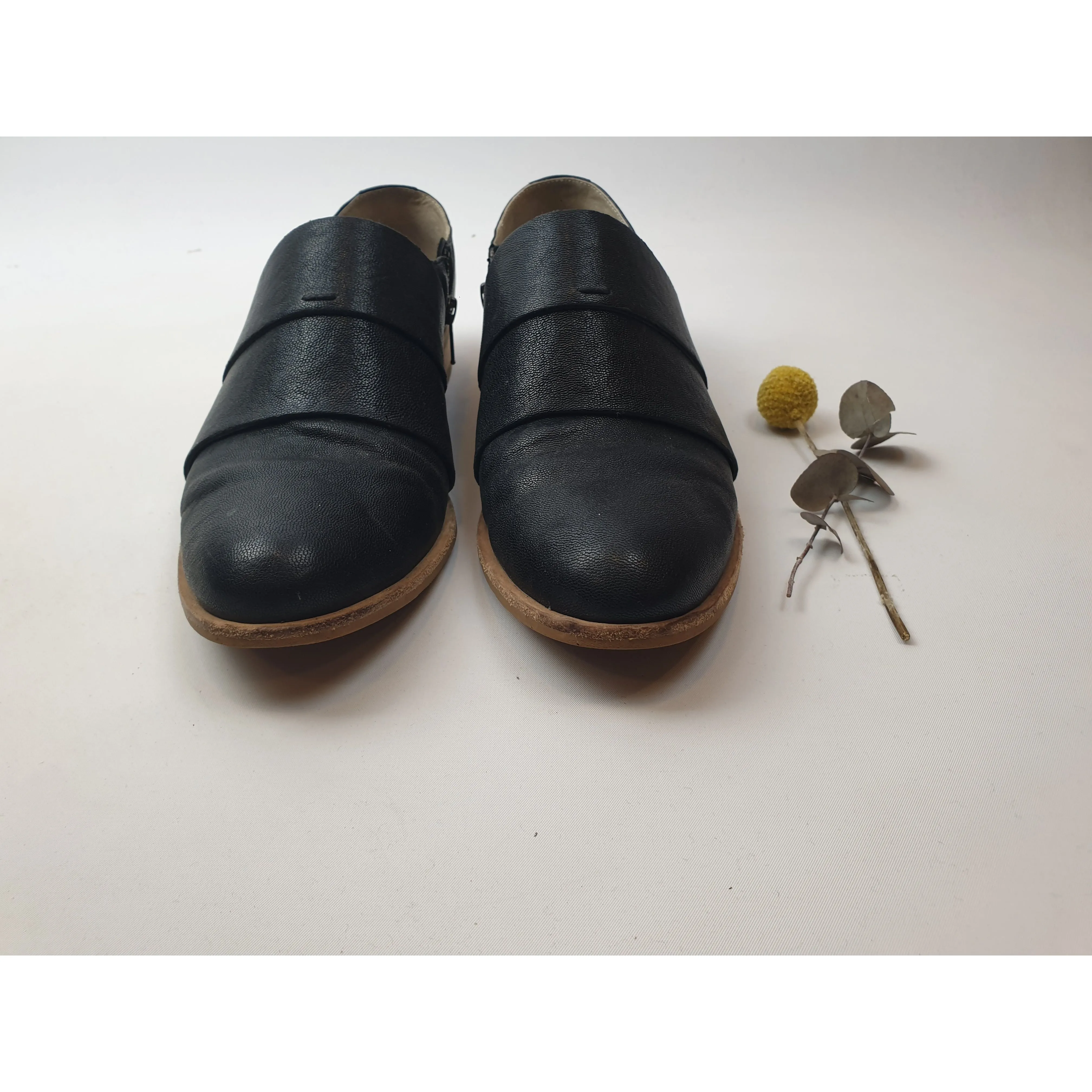 Nancybird black leather shoes with unique and subtle horizontal leather detail size 42