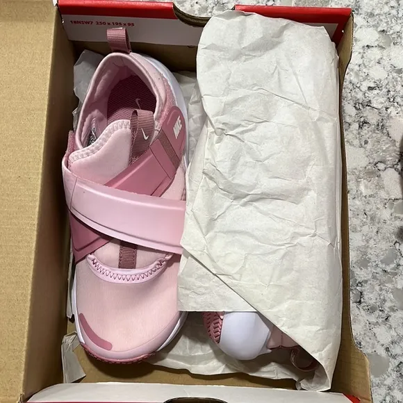 New Nike girls shoes 2Y