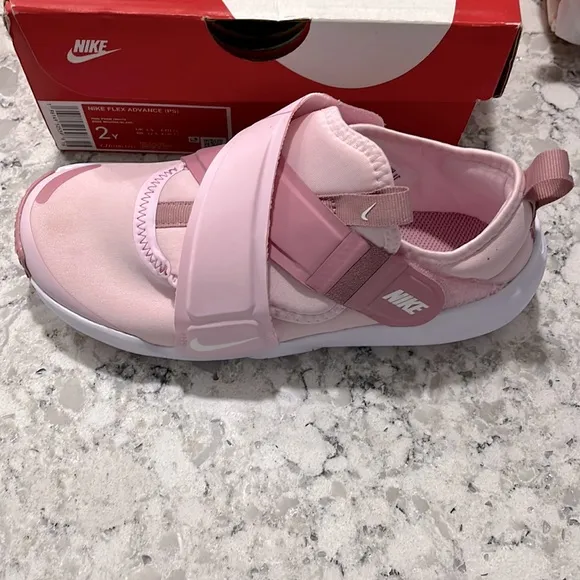 New Nike girls shoes 2Y