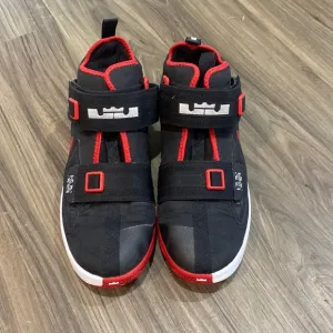 Nike Lebron Soldier Basketball shoes