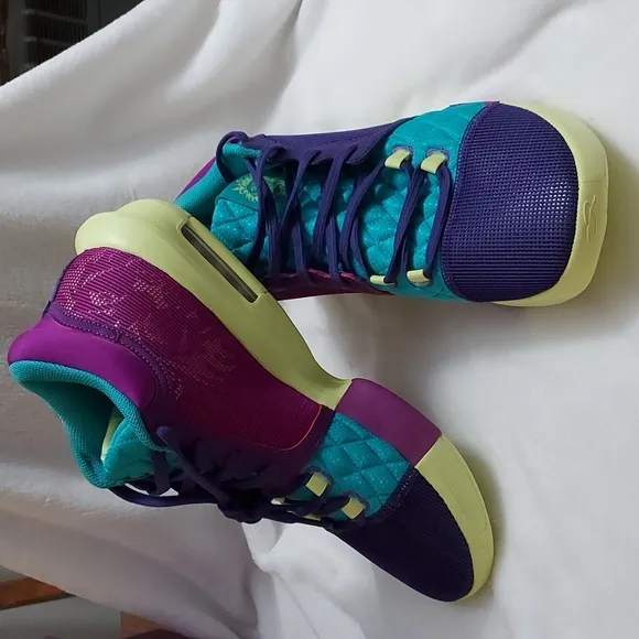 Nike LeBron witness 8 basketball shoes