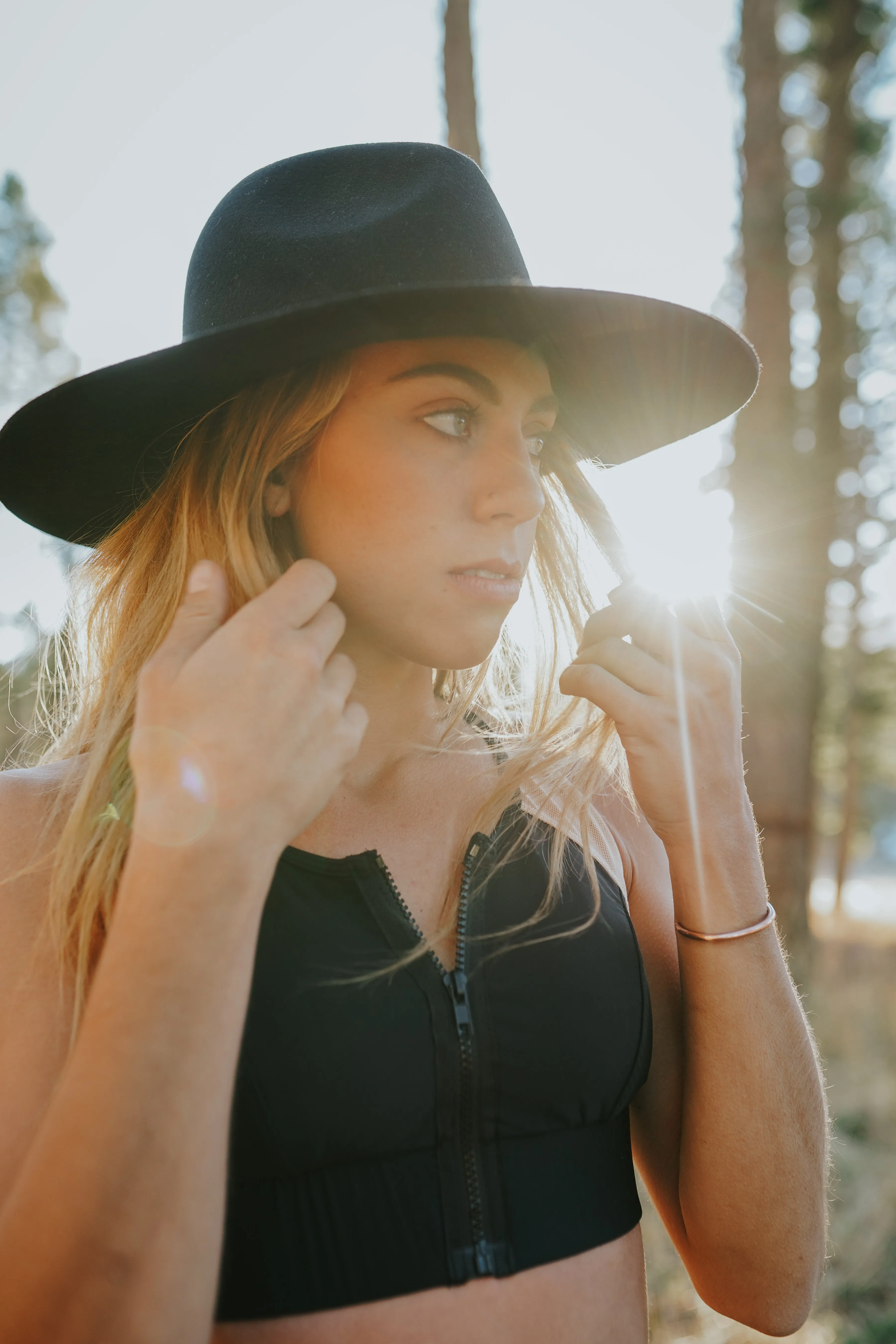 ZIP FRONT CAIRNS CROP // BLACK & BUFF