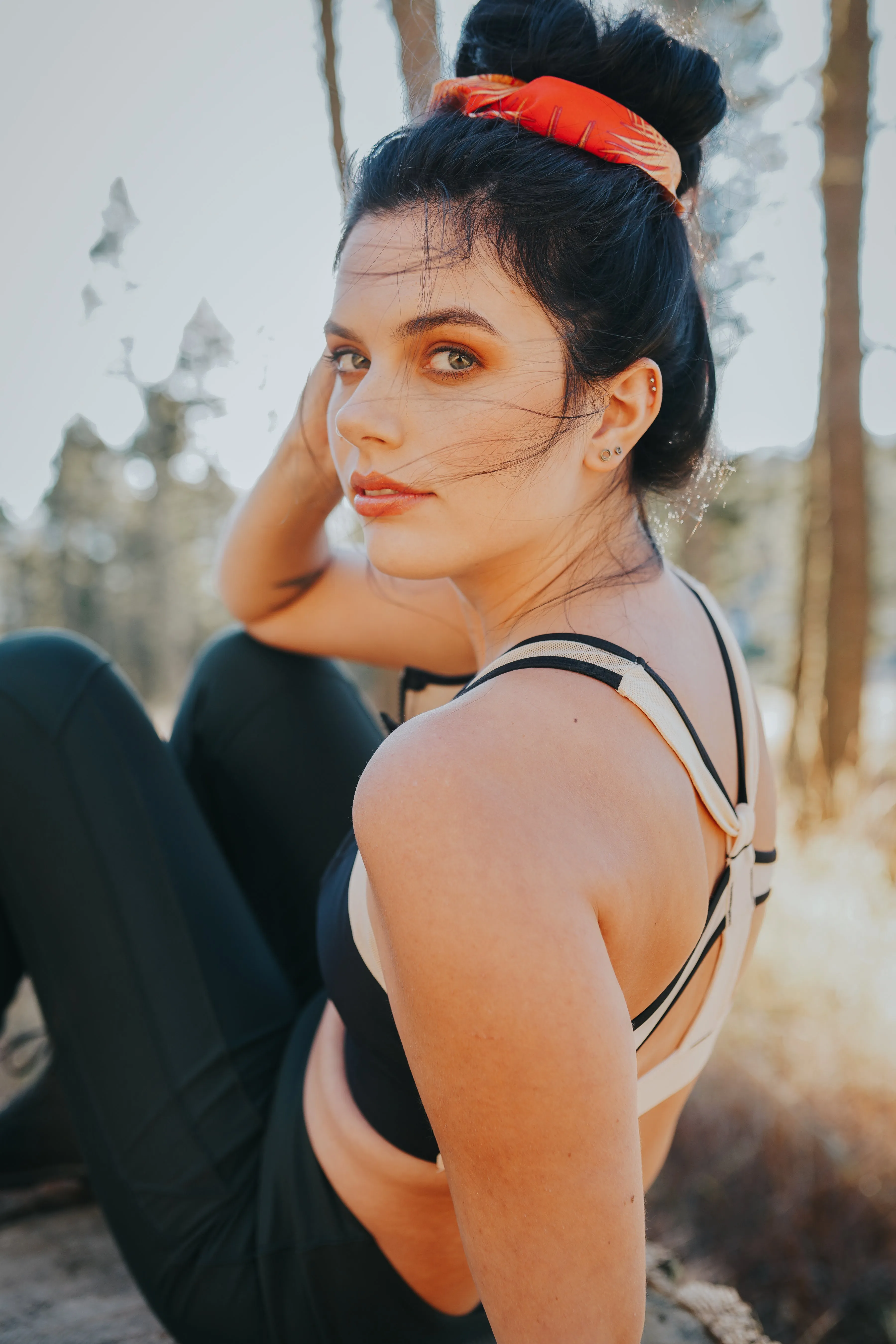ZIP FRONT CAIRNS CROP // BLACK & BUFF